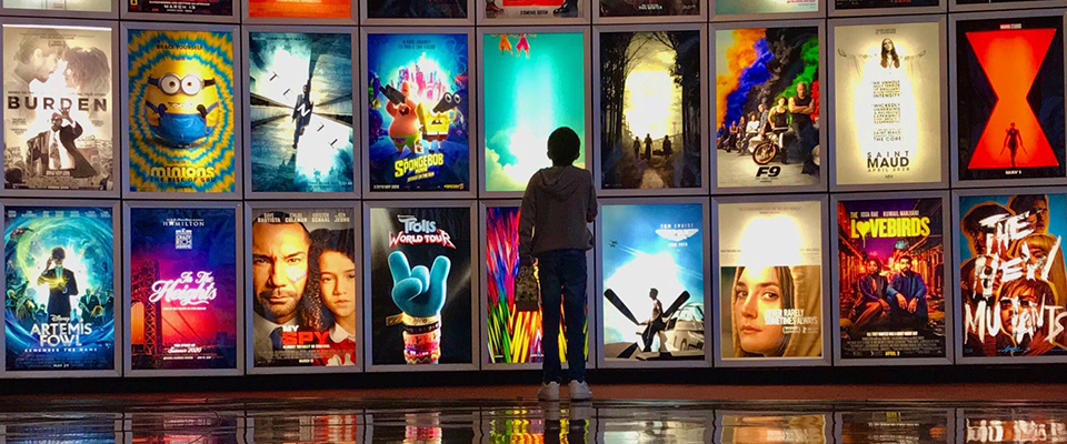Wall of movie and series posters from Xtreaming catalog